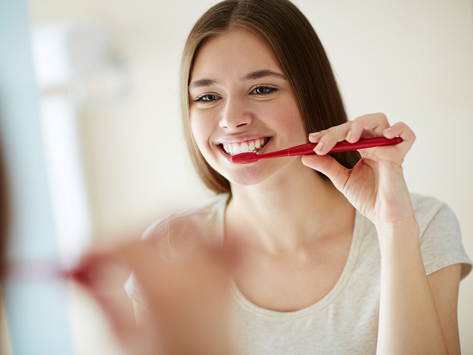 The Best Ways to Clean Between the Teeth