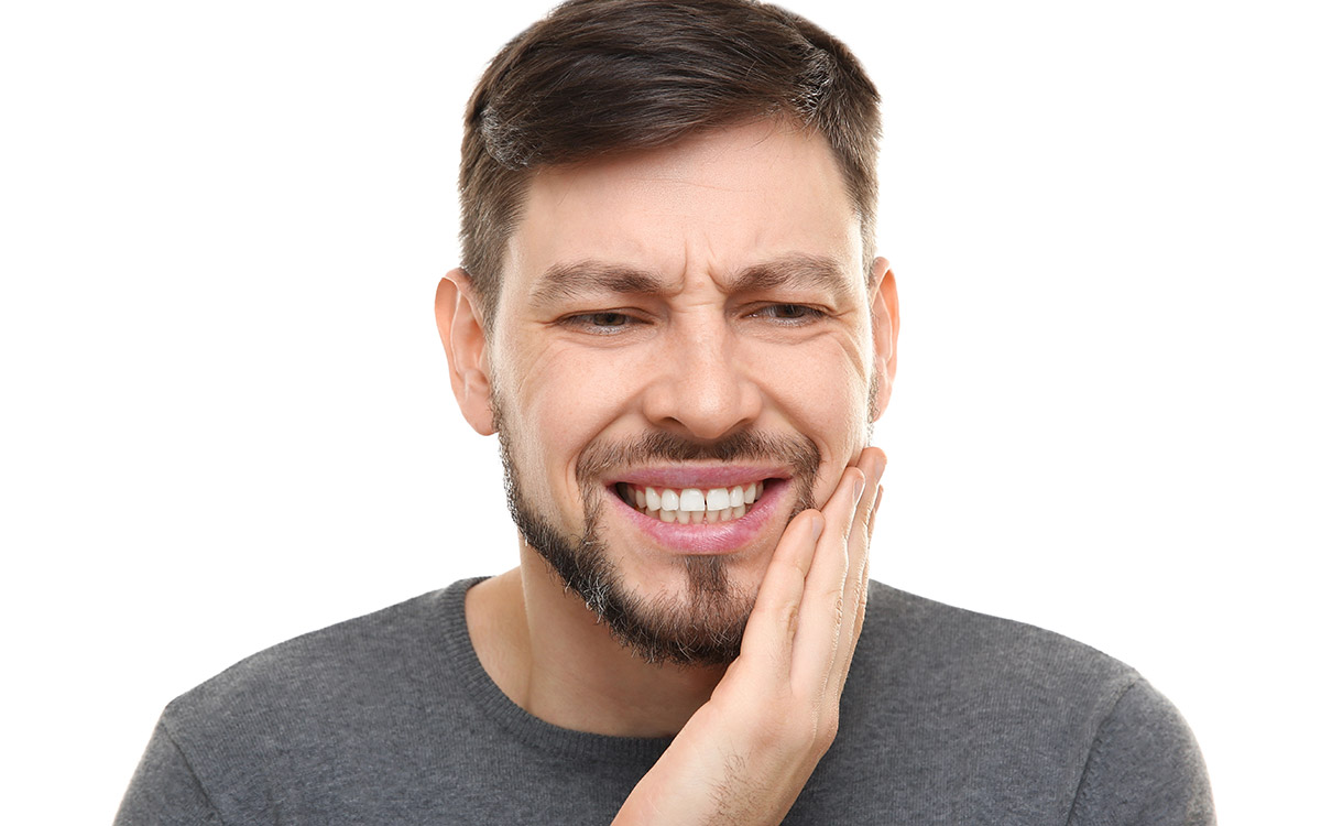man with tooth sensitivity pain